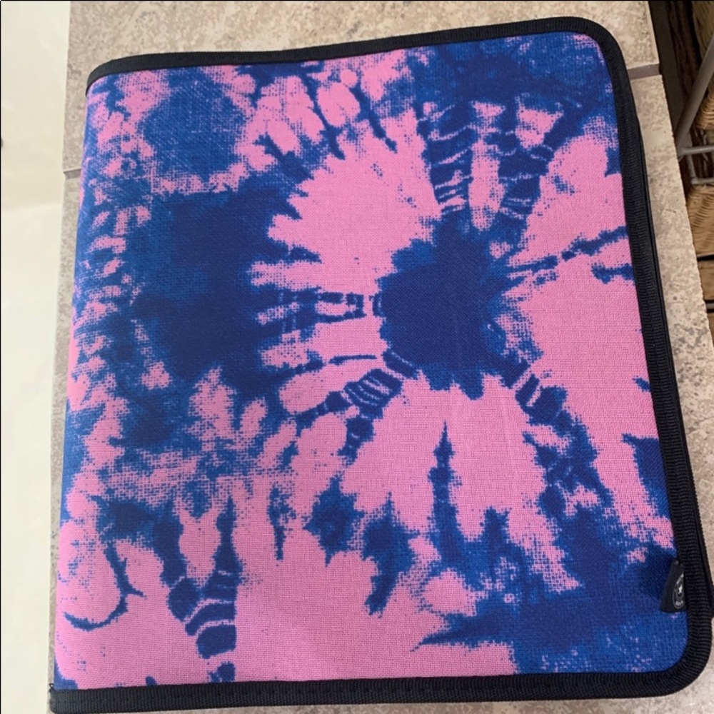 New “METROPACK” Gear Zipper Binder.Colors: Blue & Pink.